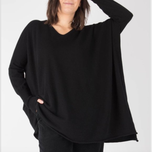 Capra Studio Super Oversized Black Cashmere Sweater NWT - Picture 4 of 13